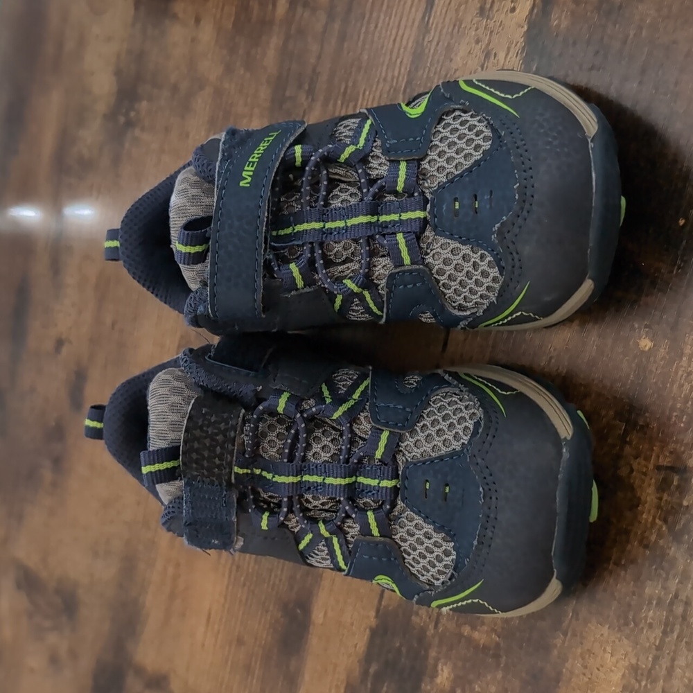 EUC Toddler Merrell Hiking Sneakers Sz8